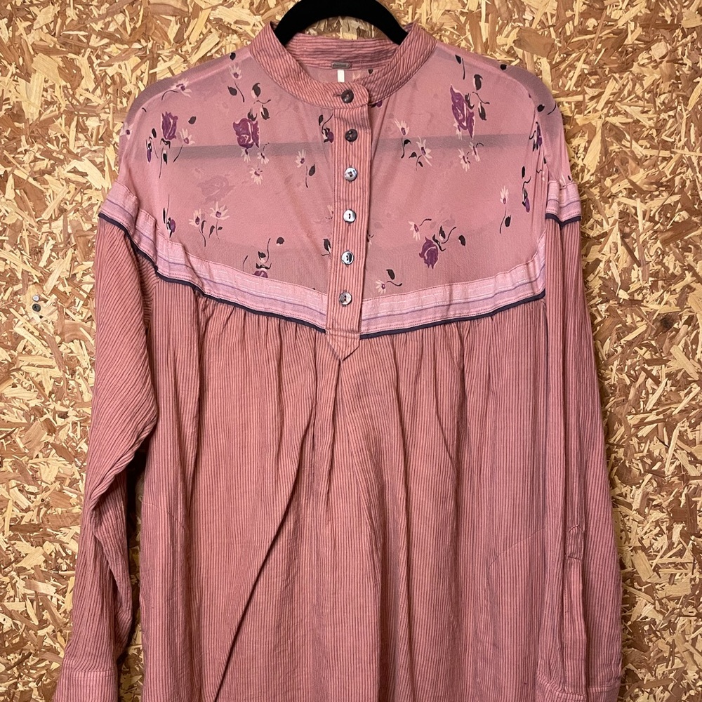 !!FREE PEOPLE!! (Light weight top)